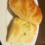 鎌倉パスタ - マーガリンのパン、ガーリックチーズのパン