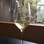 徳山鮓 - HEEREN Riesling Spatlese 2018（ヒーレン リースリング シュぺートレーゼ）：ニュージーランドで日本人の ユキコ・ヒーレン氏が造られる 甘口の白ワインです。　　　　　　2019.10.26