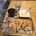 IMANO TOKYO CAFE&BAR - ハム＆チーズパニーニモーニングセット620円