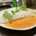 トリワイン ＰＩＫＯＳＨＨＨＵ - 白いオムレツ～田村さん家の地米卵～ カクテルソースがけ