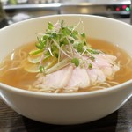 トリワイン ＰＩＫＯＳＨＨＨＵ -  鶏ガラ出汁のジンジャーレモンヌードル