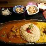 旧ヤム邸 - カレー膳 しめじと銀杏のポタージュ系チキンカレーとハヤシ風スパイシービーフカレー