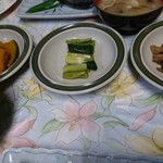 青苔荘 - 箸休めさん達
            南瓜煮、野沢菜漬、ゼンマイ煮