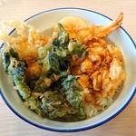 天丼・天ぷら本舗 さん天 - 桜海老のかき揚げと春野菜の天丼(小盛)