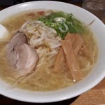 旭川ラーメン番外地 - 塩ラーメン大盛り780円