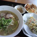 中国料理 同楽縁 - 半炒塩ラーメンセット 750円