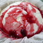 アン プティ スター - お好みでベリーソースを掛けます♪