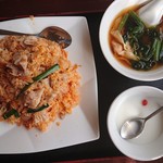 大連食府 - 料理写真:2019年10月 日替ランチ C:キムチチャーハン+ワンタンスープ 800円