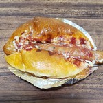 溶岩窯のパン工房グラスハープ - ウインナーロール