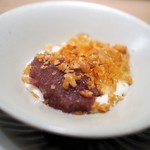 虎白 - 甘味　ピオーネのソルベ　ラム酒のゼリー　クリームチーズのソース　揚げ湯葉