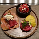 USHIGORO S. NISHIAZABU - 松茸とザブトンの握り、本日のユッケ、牛タルタルハーブ添え