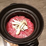 USHIGORO S. - 松茸とザブトンの土鍋ご飯