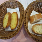 アントニオ - ガーリックトーストとパン