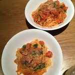 ちょいくら - 遠近が付いてしまっているが、手前が並で奥が大盛り。かなり違うのがお分かりいただけるだろうか。ちなみに並の方が自分の分。
                                