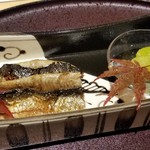馳走 啐啄一十  - (04)真鰯の炭火炙り
      (05)素揚げ銀杏