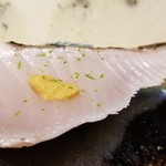 馳走 啐啄一十  - (14)炭火炙り鰆(3日寝かせ)(山口県産)
      産卵期は春～初夏、旬は秋～冬。
      炭火で炙ってあり芳ばしいです。
      脂のりが良く味わい深いですが、あと味はスッキリ。