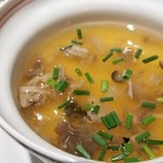 馳走 啐啄一十  - (18)鼈(静岡県天竜川産、雌4.5kg、サスエ前田魚店)餡の茶碗蒸し
      産卵期は夏、旬は冬だがほぼ通年
      血抜きが違うので味わいに透明感がある
      滋味深くコクがあり、食べ易く美味しい♪