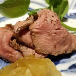 馳走 啐啄一十  - (19)仙台牛(A5等級12ランクの未経産雌牛)のイチボのローストビーフ、和辛子&山葵で
      備長炭でじっくり焼き上げられ肉自体の旨みが増していますし、 芳ばしく薫り立っています。