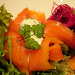 リッチ - スモークサーモンクリームチーズ添え