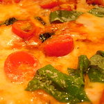 リッチ - フレッシュトマト、モッツアレラ、バジル