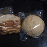 て作りおやつタイム - メロンクリーム入りメロンパンとアーモンドラスク