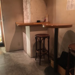 本町廣屋 - 椅子とテーブルがある席もあるのです