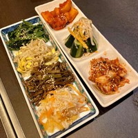 焼肉ぽんが 田町店 - キムチ盛り合わせ・ナムル盛り合わせ