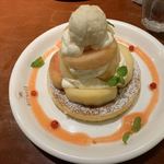 カフェ アクイーユ - 2019年8月　桃づくしのパンケーキ