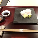Shikinoajitessui - 炙り鱧の刺身