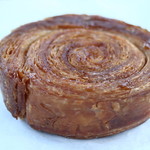 ブーランジェリー パティスリー トレトゥール アダチ - クイニーアマン280円