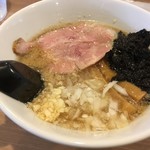 ラーメン酒場 天狗 - 「燕三条らーめん（ニンニク少し、背脂中）」（税抜750円）