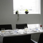 アーリア ディ タクボ - 明るい店内