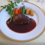 メインダイニングルーム - とちぎ霧降高原牛フィレ肉のステーキ