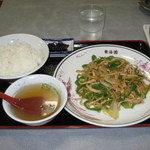 中国料理 東海園 - 日替わりランチ：青椒肉絲・ライス・スープ　680円　