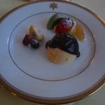 メインダイニングルーム - ランチコースのデザート