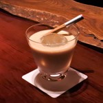 バー ル・サロン - ベイリーズとパイナップルのカクテル