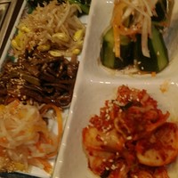 焼肉ぽんが 田町店 - キムチ盛り合わせ・ナムル盛り合わせ
