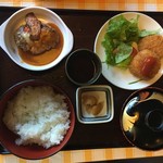 Hirota - タカシはーーーなんだっけ？忘れちまった。
                        
                        本日の定食ーーー的なのだったかな？？？
                        
                        ハンバーグのカニクリームコロッケのセット。
                        
                        
                        