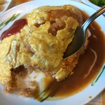 Hirota - 洋食屋の美味いチキンライスを包んだオムライスヽ(´o｀
                        
                        中に大きめのグラッセみたいなニンジン入っててちょっとびっくり。
                        
                        
                        