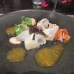 Mari-Gorudo Kurume - 鯛やサーモン等の海の幸はサラダ風にしてテーブルに運ばれて来ました。