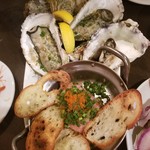 イタリアン酒場ナチュラ - 生牡蠣とマグロのたたき(バケット付き)