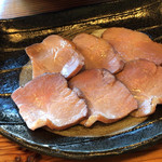 Menya Tsururi - 別皿チャーシュー スモークが効いた大人な味わい
