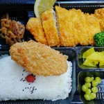 Uchi No Giyu Uni Kuten - とんかつ弁当にコーンコロッケのせる喜び