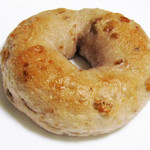 ブーランジェ エス・カガワ - 天然酵母のベーグル　くるみとはちみつ。