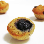 ブーランジェ エス・カガワ - フィナンシェ (フランボワーズと表記されているが多分ブルーベリー)　'12 2月上旬