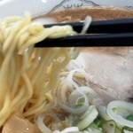 当然、麺は加藤製麺の低加水麺