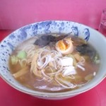 ラーメンショップ高梨 - 相変わらずいい味をしているラーメン。４５０円也。