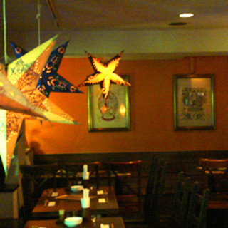 ネパールの家庭をイメージしたお洒落な店内で、バル・女子会に♪