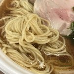 らぁ麺 飯田商店 - 麺はスープが良く絡む中細ストレート！