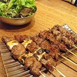 肉酒場 犇屋 - ホルモン串焼